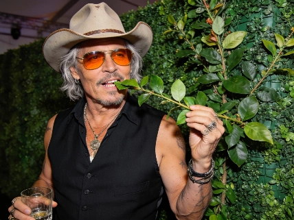 Johnny Depp stuns Drink Las Vegas crowd with hedge-biting antic Vegas Report