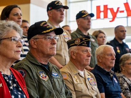 Hy-Vee Salutes Iowa Veterans as Honor Flight Resumes in Des Moines Vegas Report