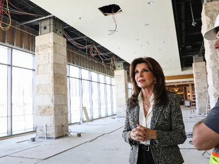 Lisa Vanderpump races to open Las Vegas hotel in new Bravo series Vegas Report