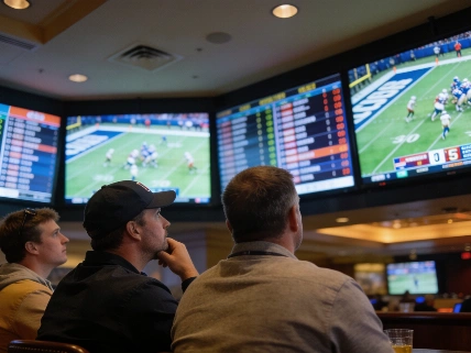 Las Vegas Sportsbooks Set College Football Futures for 2026 Season Vegas Report