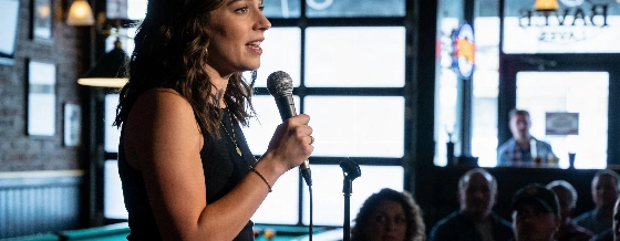 Lizz Hader to Headline Comedy Show at Backstage Bar & Billiards Vegas Report © vegas-report.com