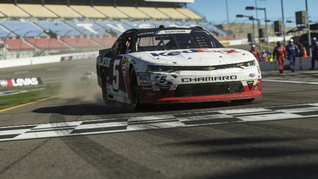 Kyle Larson holds NASCAR Cup Series lead after Las Vegas battle Vegas Report