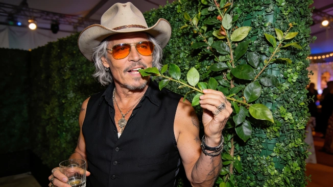 Johnny Depp stuns Drink Las Vegas crowd with hedge-biting antic Vegas Report